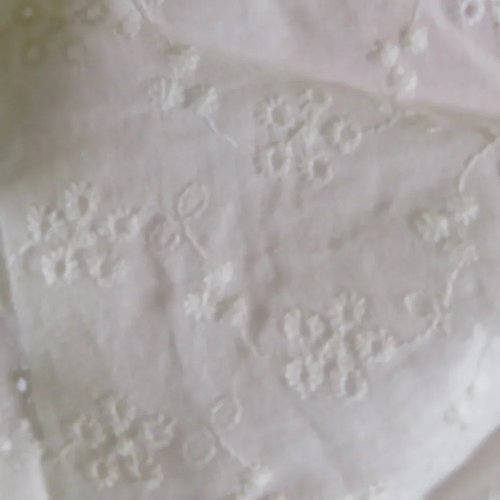 N/A white eyelet